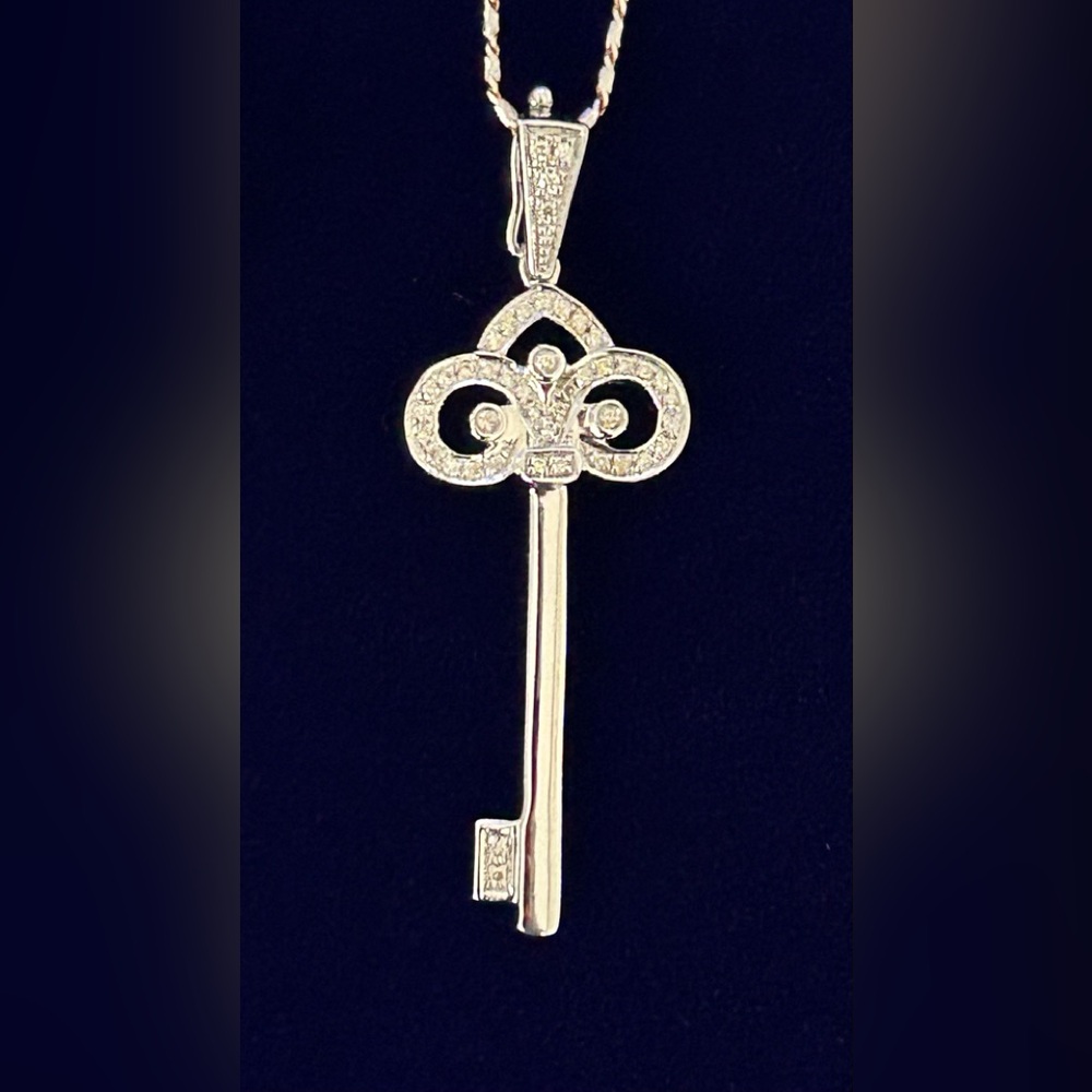 14 karat white gold key pendant with .20 carats, total weight of natural diamond
